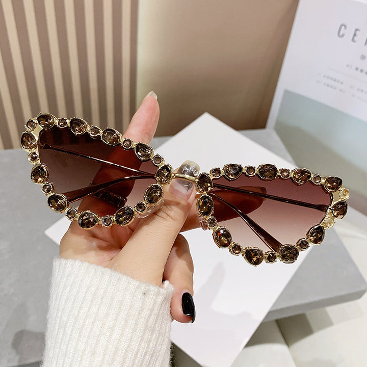 Ladies Glamorous Cat-Eye Sunglasses with Sparkling Rhinestone Details Bowlift