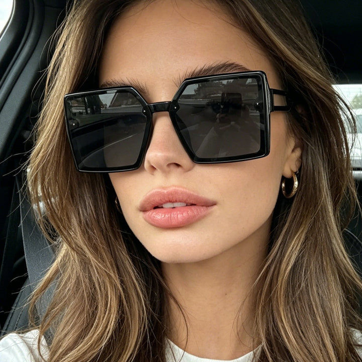 Women's sunglasses with unique square frame and sparkling accent Bowlift