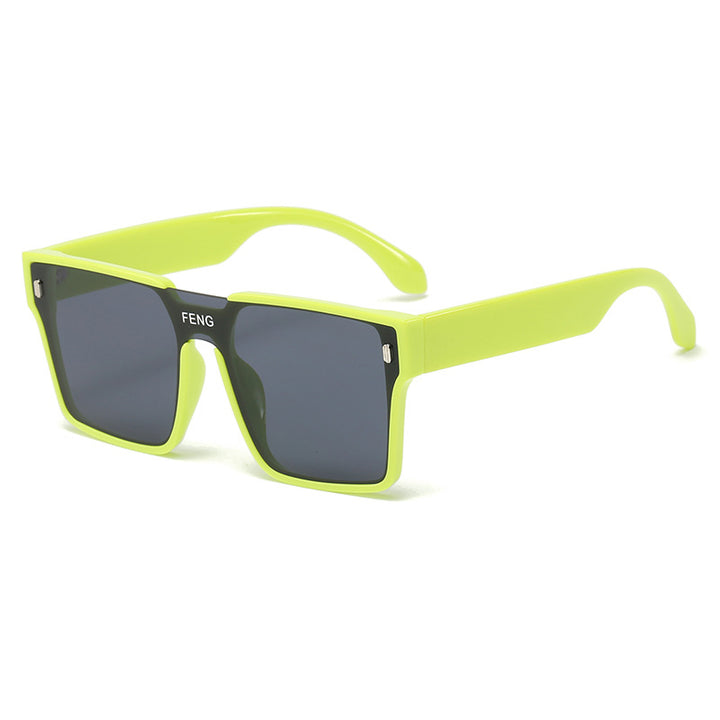 Women's fashionable sunglasses in striking urban design Bowlift