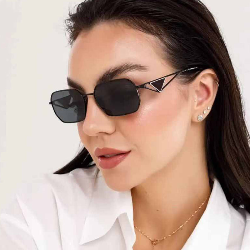 Women geometric luxury sunglasses with slim glossy frame Bowlift