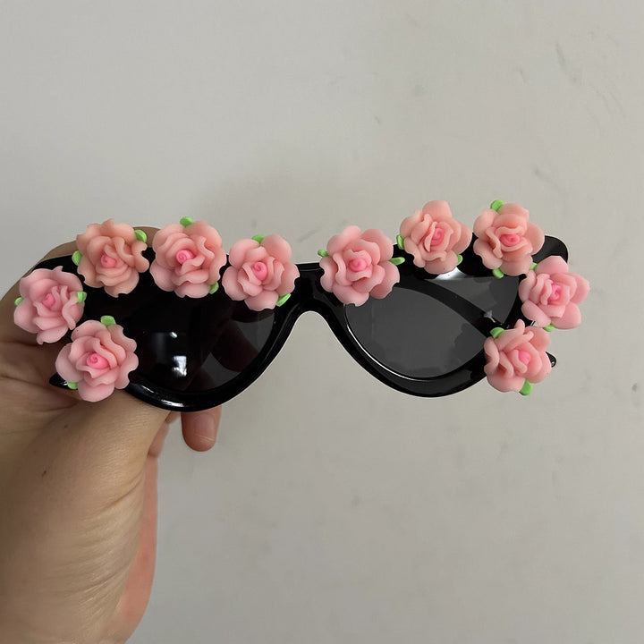Women Cat-Eye Sunglasses with Floral Decor Bowlift