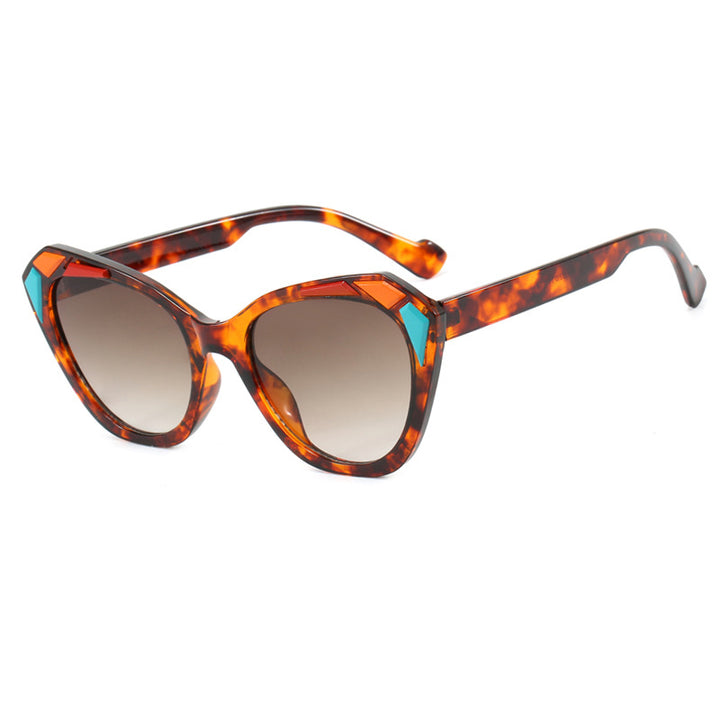 Ladies Cat Eye Sunglasses with Fashionable Details Bowlift