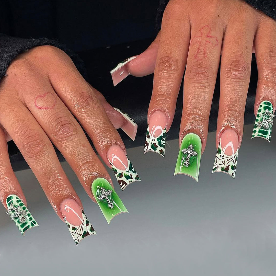Artificial nails with striking design Bowlift