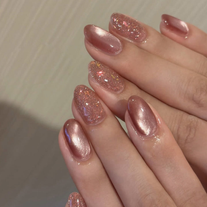 Glamorous artificial nails with glitter accents Bowlift