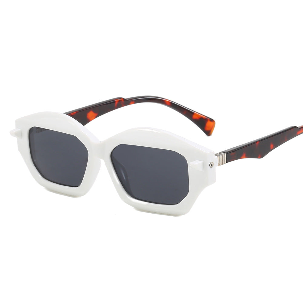 Women's Modernist Sunglasses with Eye-Catching Frame Bowlift