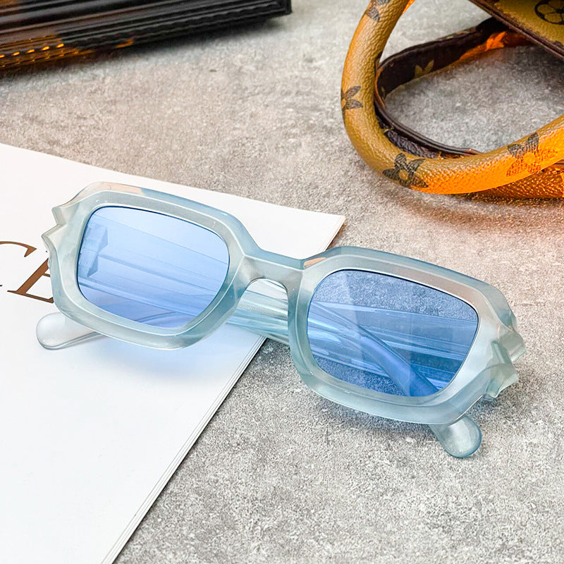 Women's fashionable sunglasses with striking frame Bowlift