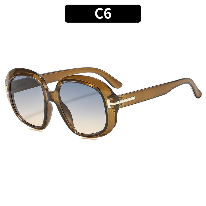 Oversized Cat-Eye Sunglasses with Chic Decorative Accents