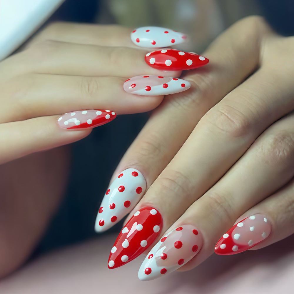 Artificial nails with dots Bowlift