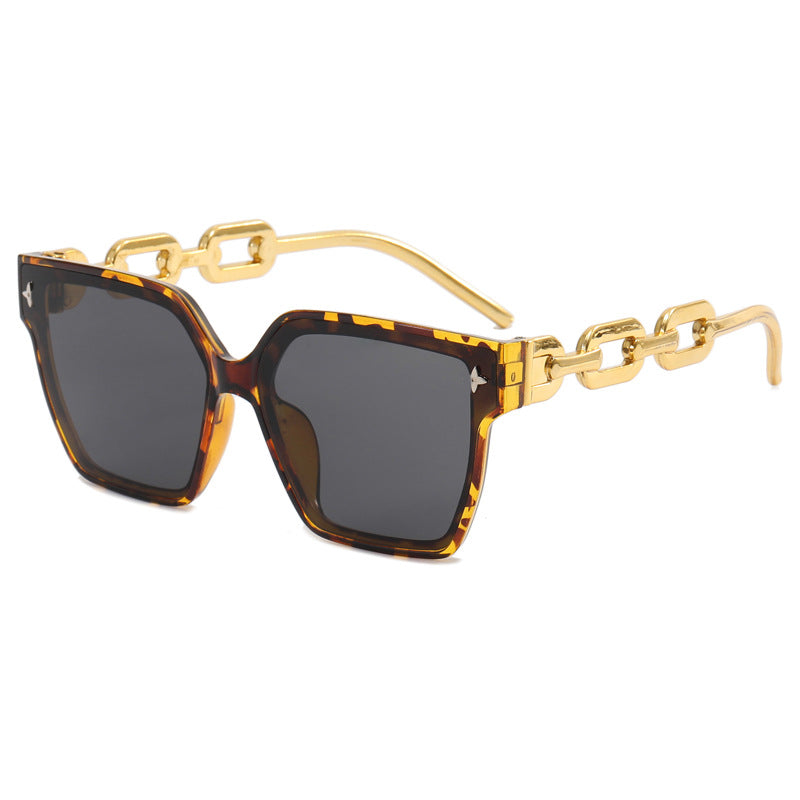 Ladies fashionable square sunglasses with luxurious accents Bowlift