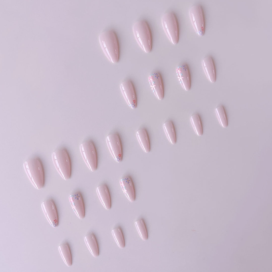 Artificial nail set with delicate floral pattern and glossy finish Bowlift