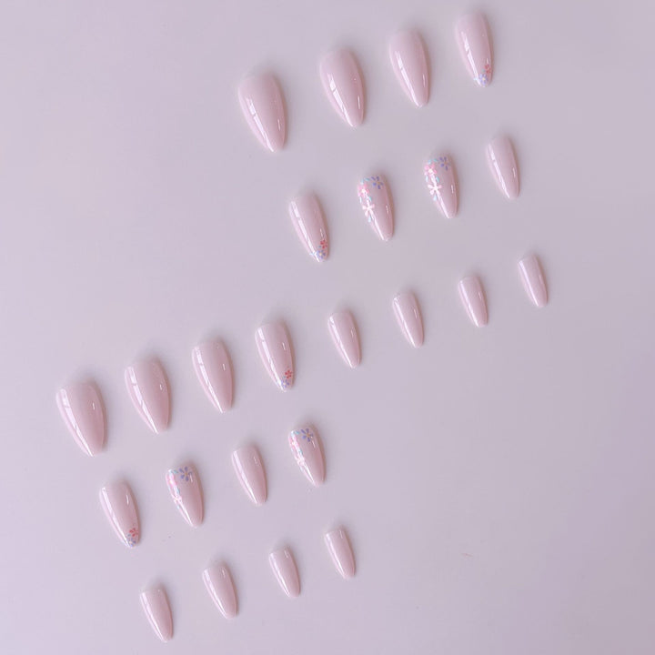 Artificial nail set with delicate floral pattern and glossy finish Bowlift