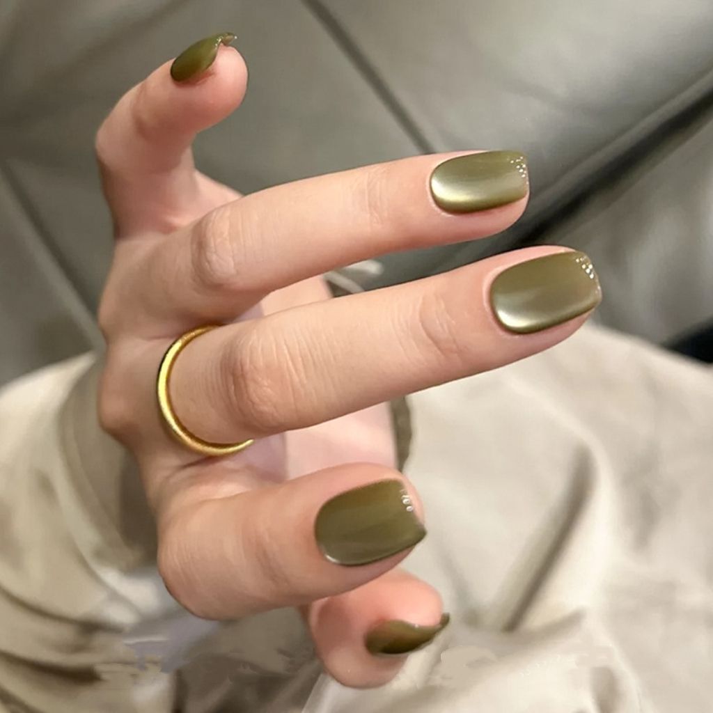 Artificial Nails in Modern, Elegant Design Bowlift