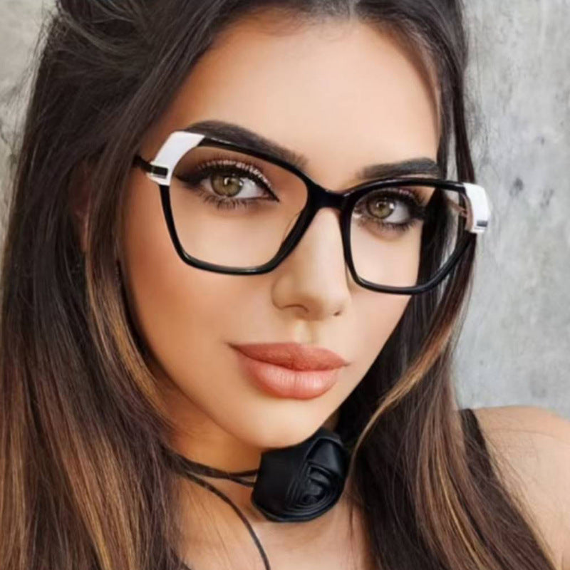Ladies square sunglasses with elegant metal frame and protective UV filter Bowlift