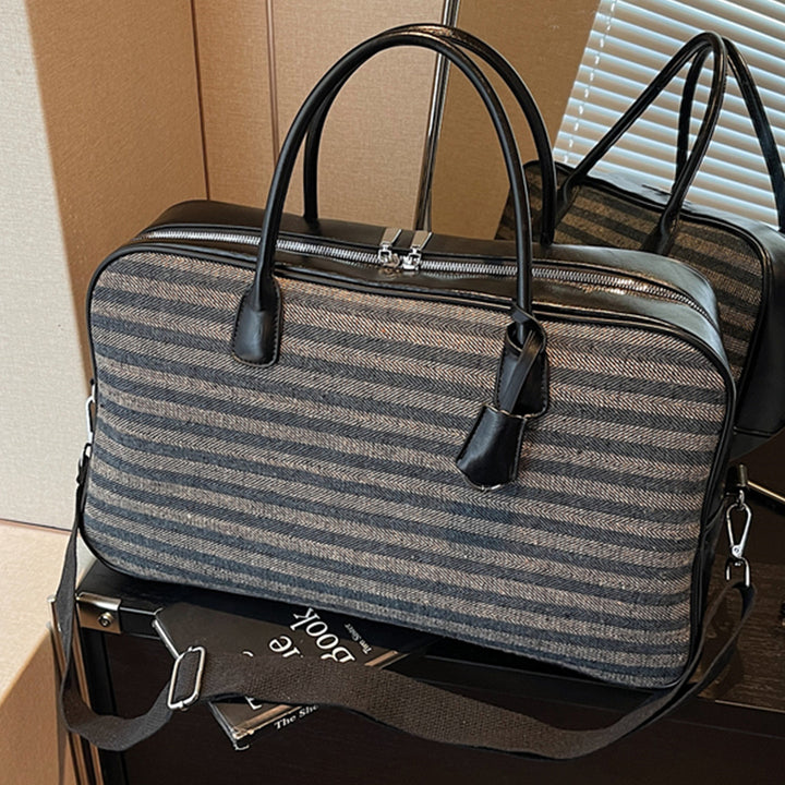 Elegant and Spacious Travel Bag Made of Faux Leather Bowlift