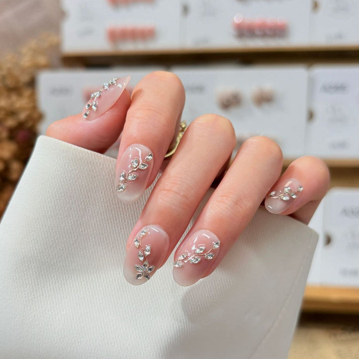 Elegant Rhinestone-Embellished Press-On Nail Set Bowlift