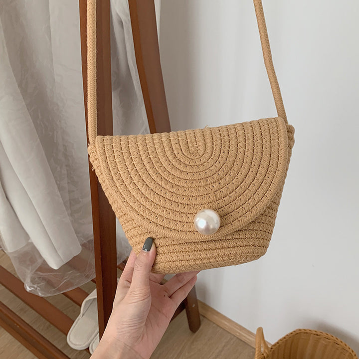 Shoulder bag with elegant pearl closure Bowlift
