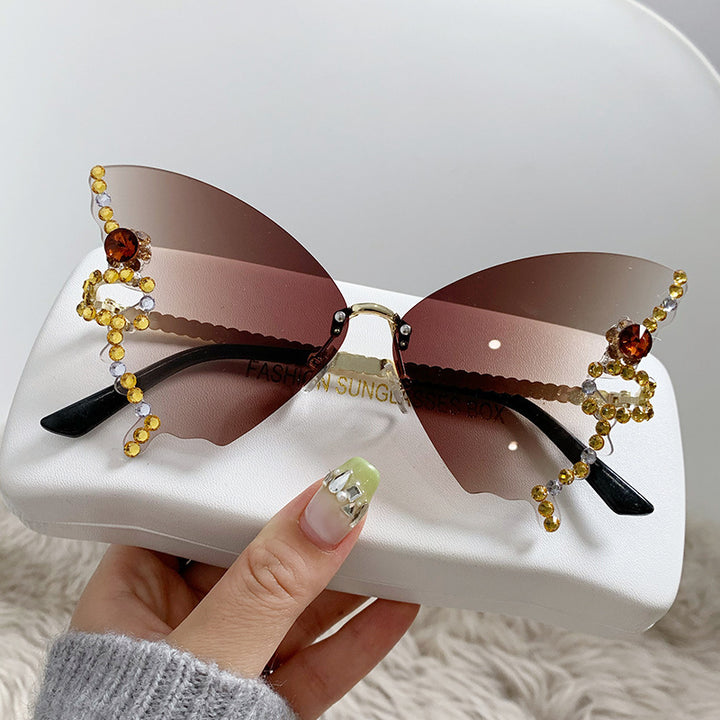 Ladies extravagantly designed sunglasses Bowlift