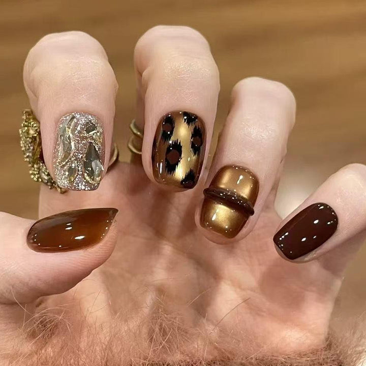 Glamorous artificial nail tips with 3D flower and crystal embellishments Bowlift