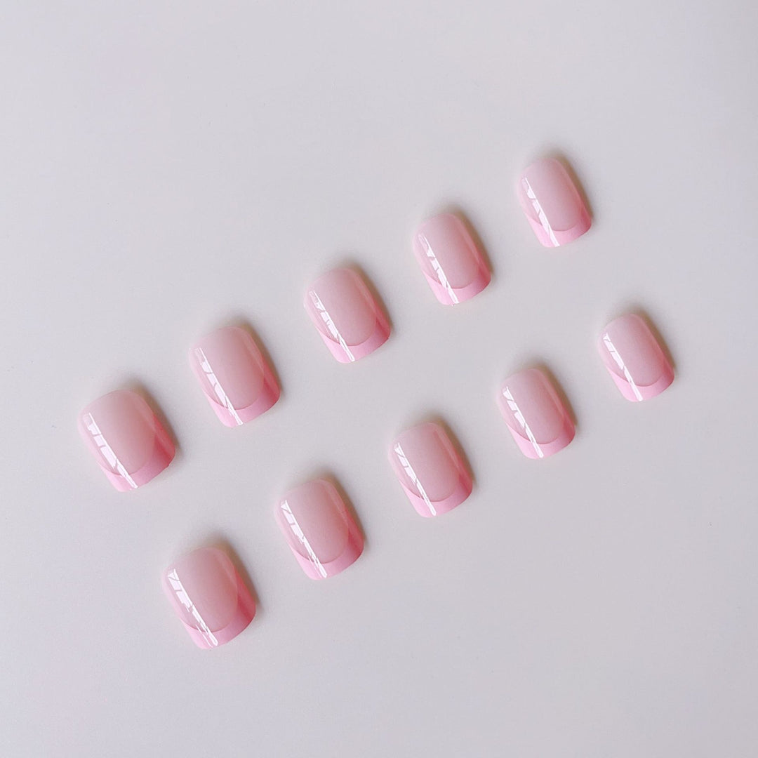 Artificial nail set with modern French tips and elegant shine Bowlift