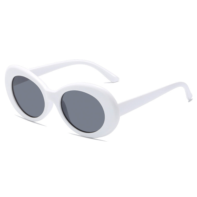 Ladies retro-inspired sunglasses with an elegant, oval frame Bowlift