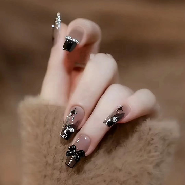 Elegant Heart Design Artificial Nails Bowlift