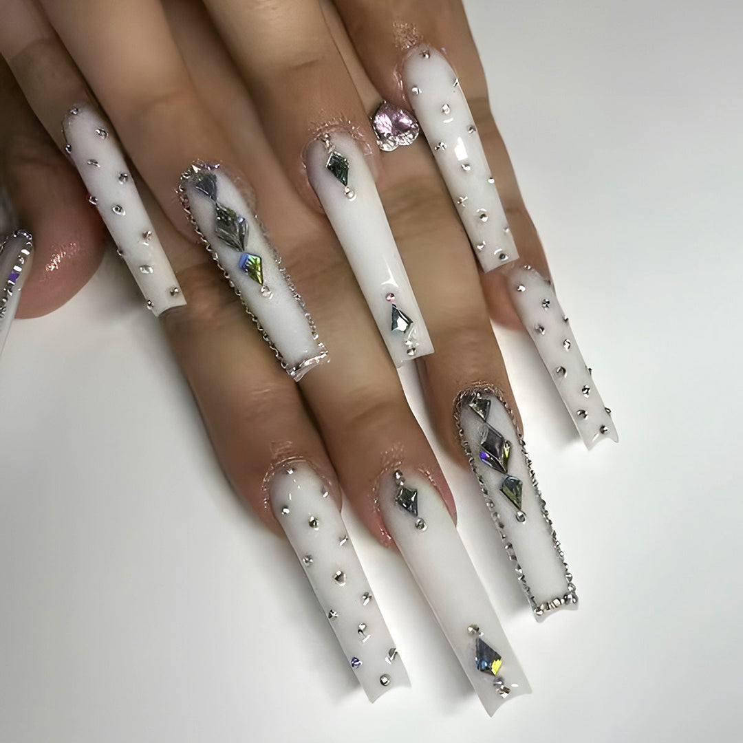 Glamorous Rhinestone-Adorned Stiletto Press-On Nails Bowlift