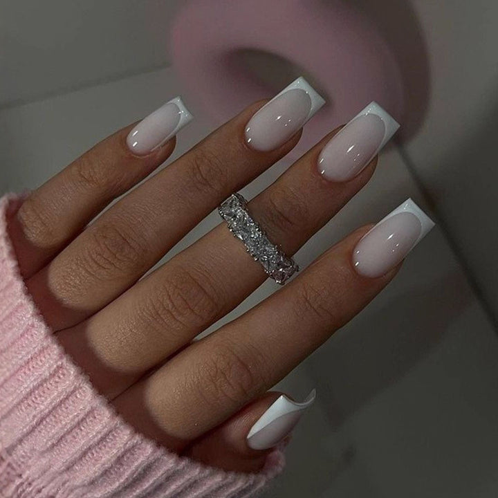 Artistic nail decorations with 3D designs Bowlift