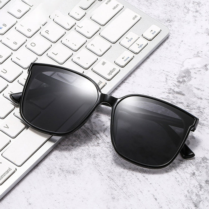 Women's modern square sunglasses with UV protection and slim temples Bowlift