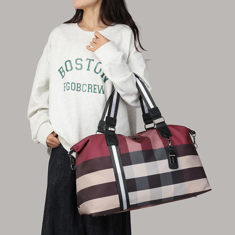 Sporty travel bag with intelligent compartment design Bowlift
