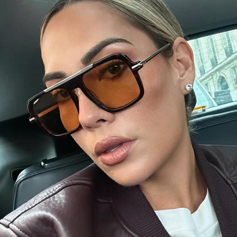 Women's square sunglasses with luxurious metal frame and sturdy lenses Bowlift