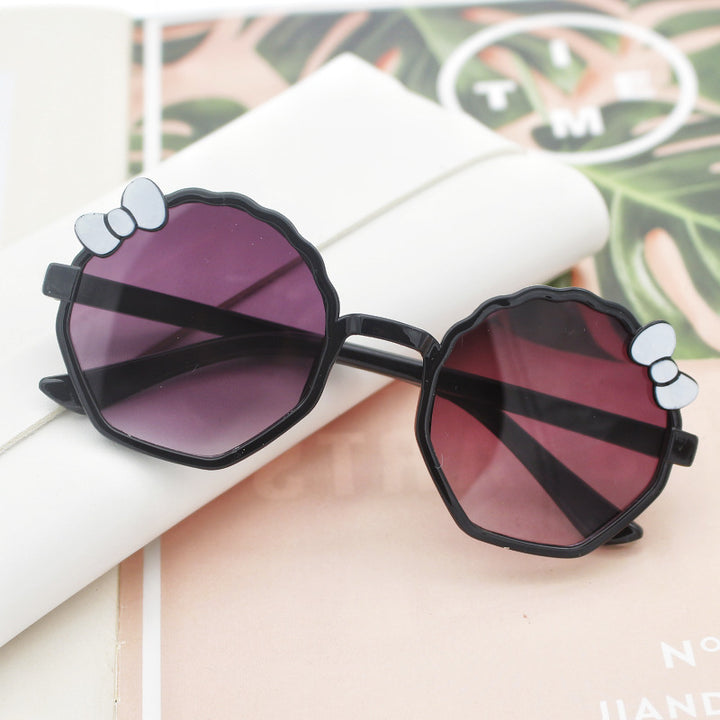 Women's playful sunglasses in creative design Bowlift