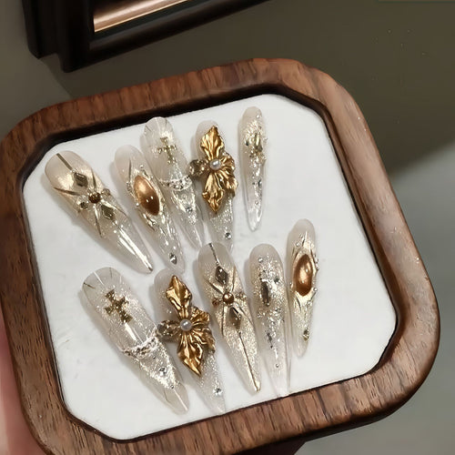 Artificial Nails in Elegant Gold Design Bowlift