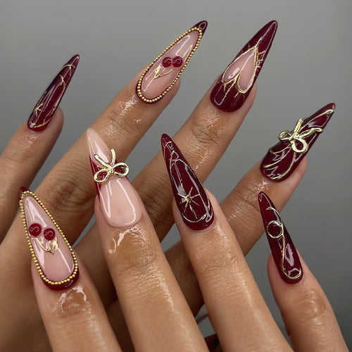 Artificial nail set with luxurious golden accents and glamorous design Bowlift