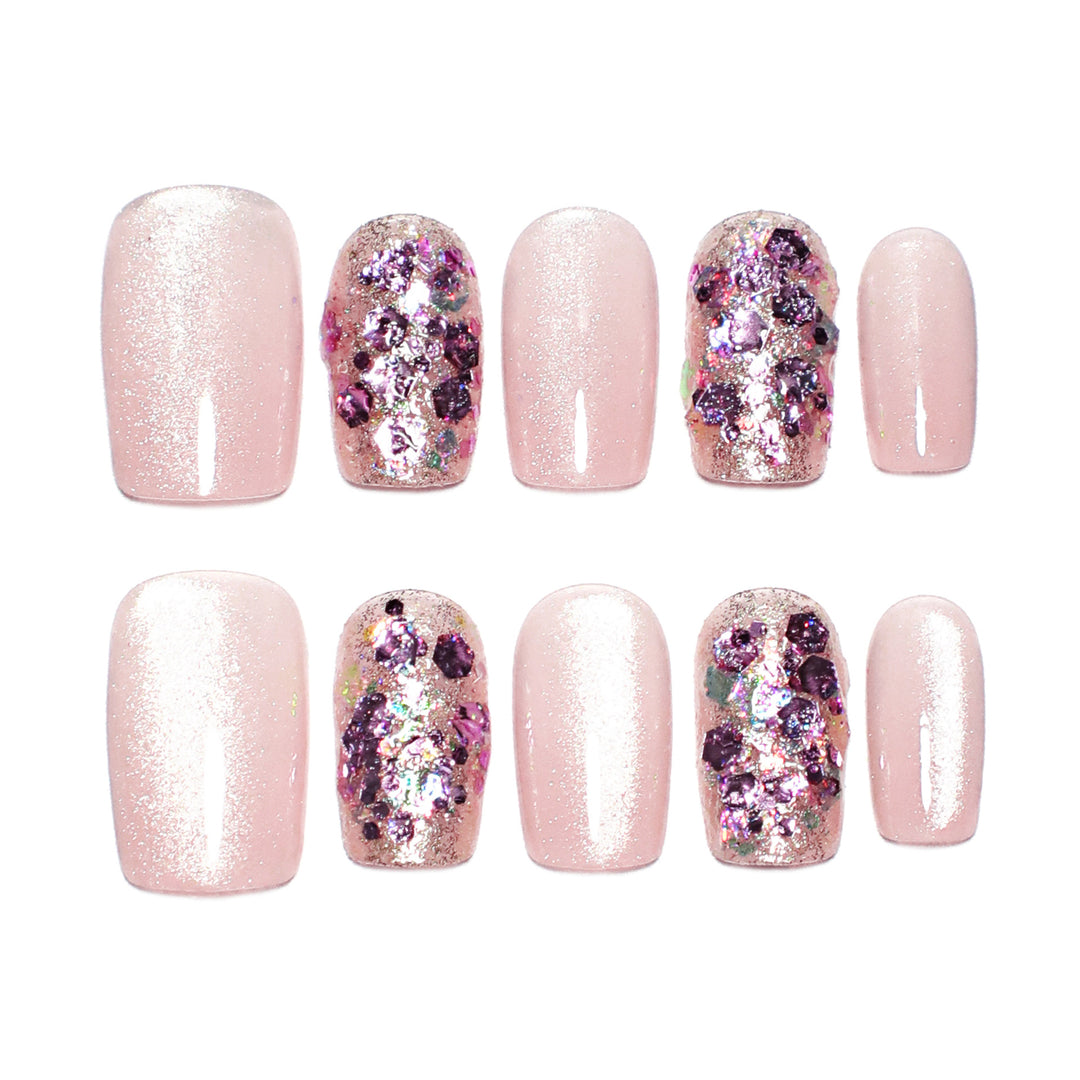 Artificial nail art with glitter and glamour effects Bowlift