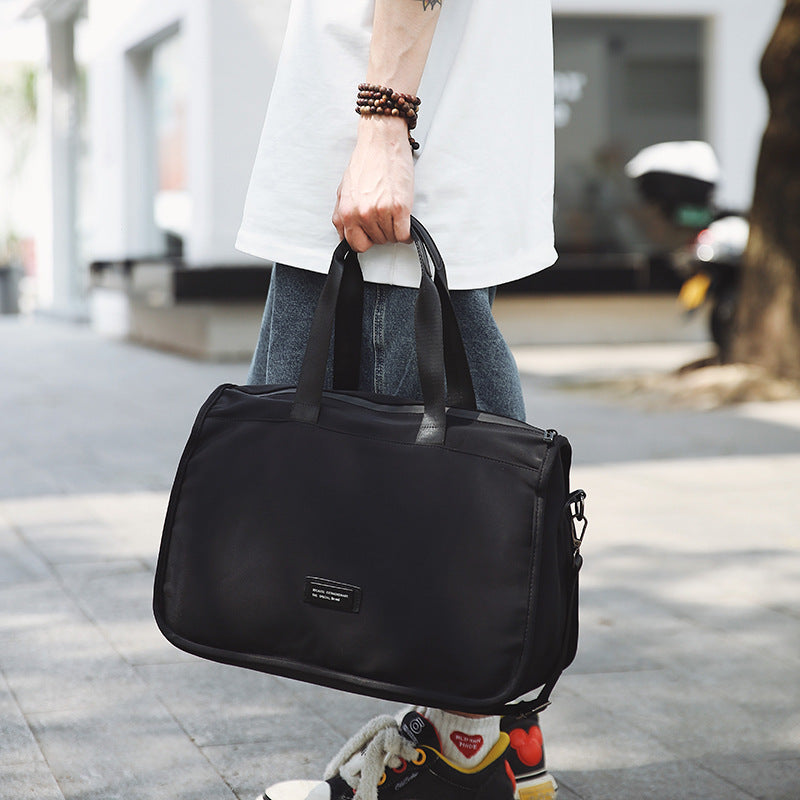 Sporty travel bag with ergonomic carrying handles and versatile compartments Bowlift