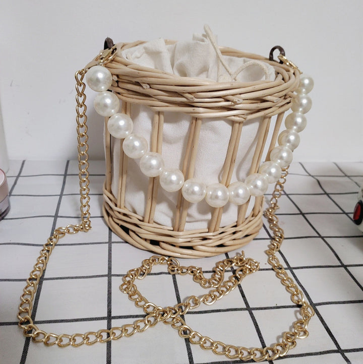 Women’s handbag with pearl chain Bowlift