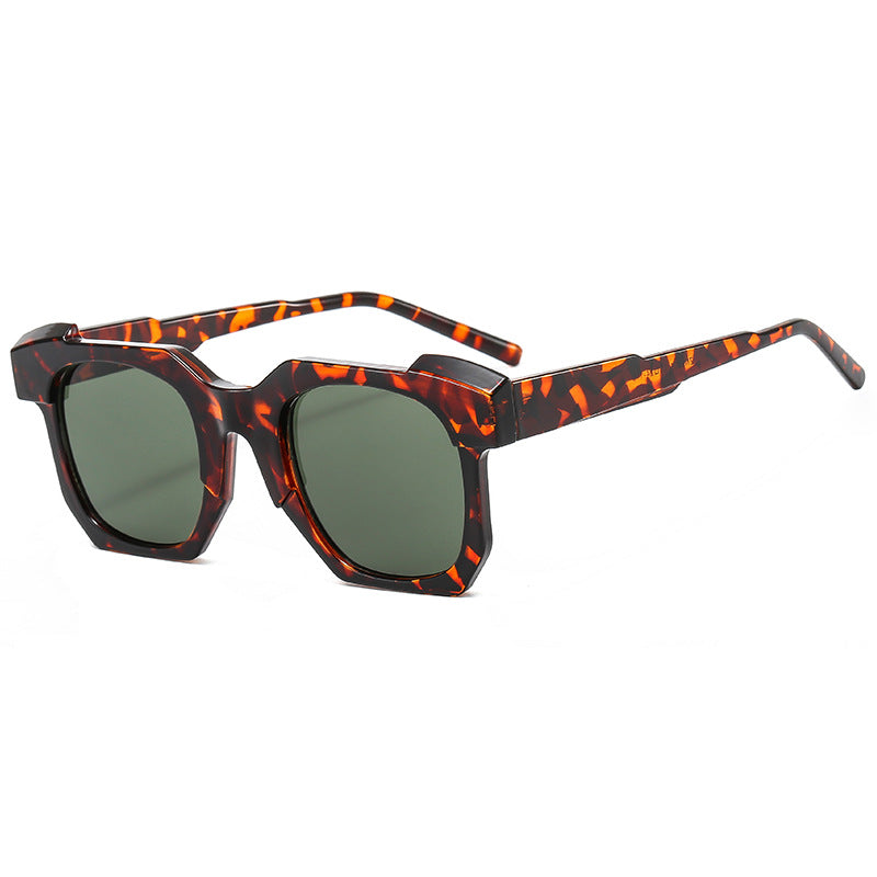 Women's fashionable sunglasses in square design with contrasting frame Bowlift