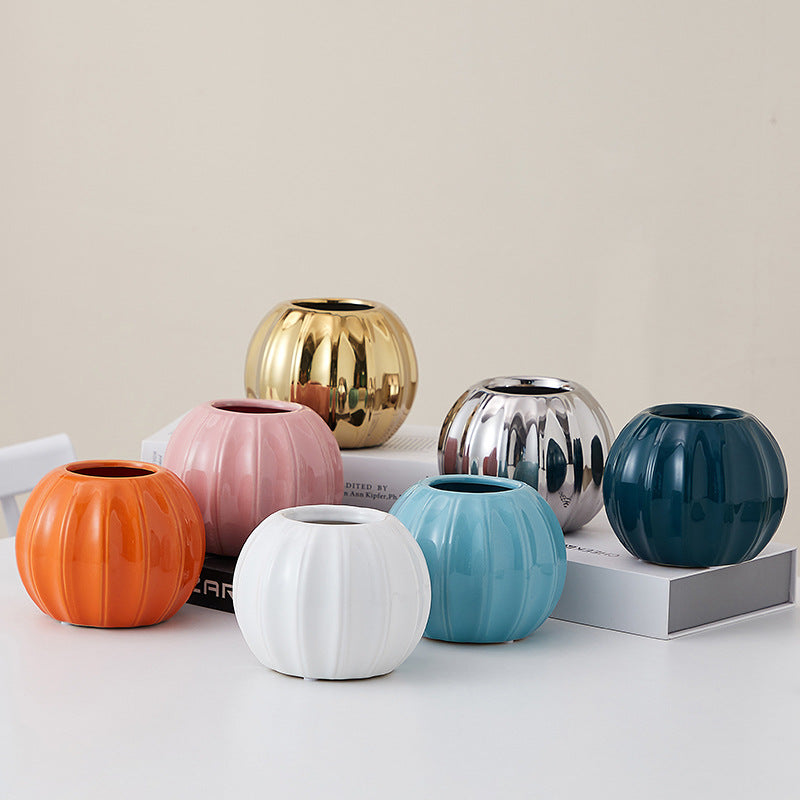 Decorative ceramic vase with modern ribbed design Bowlift