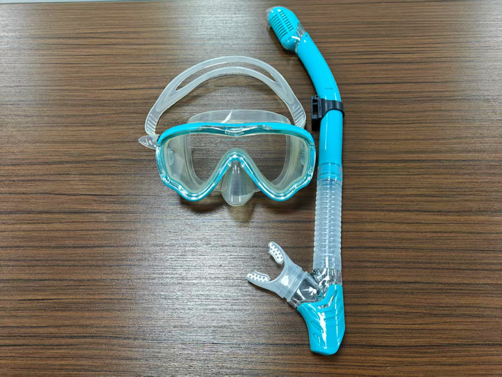 Diving mask with anti-fog technology and wide field of vision Bowlift