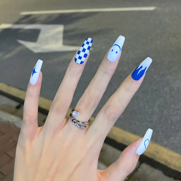 Artificial nail set with creative geometric design Bowlift