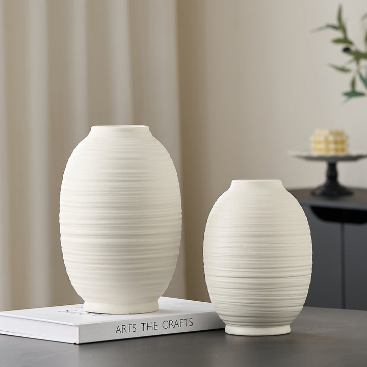 Decorative ceramic vase with artistic ribbed pattern Bowlift