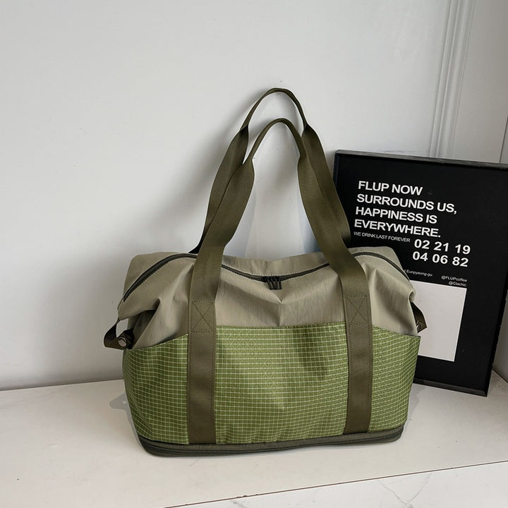 Multifunctional sports and travel bag with innovative compartment arrangement Bowlift