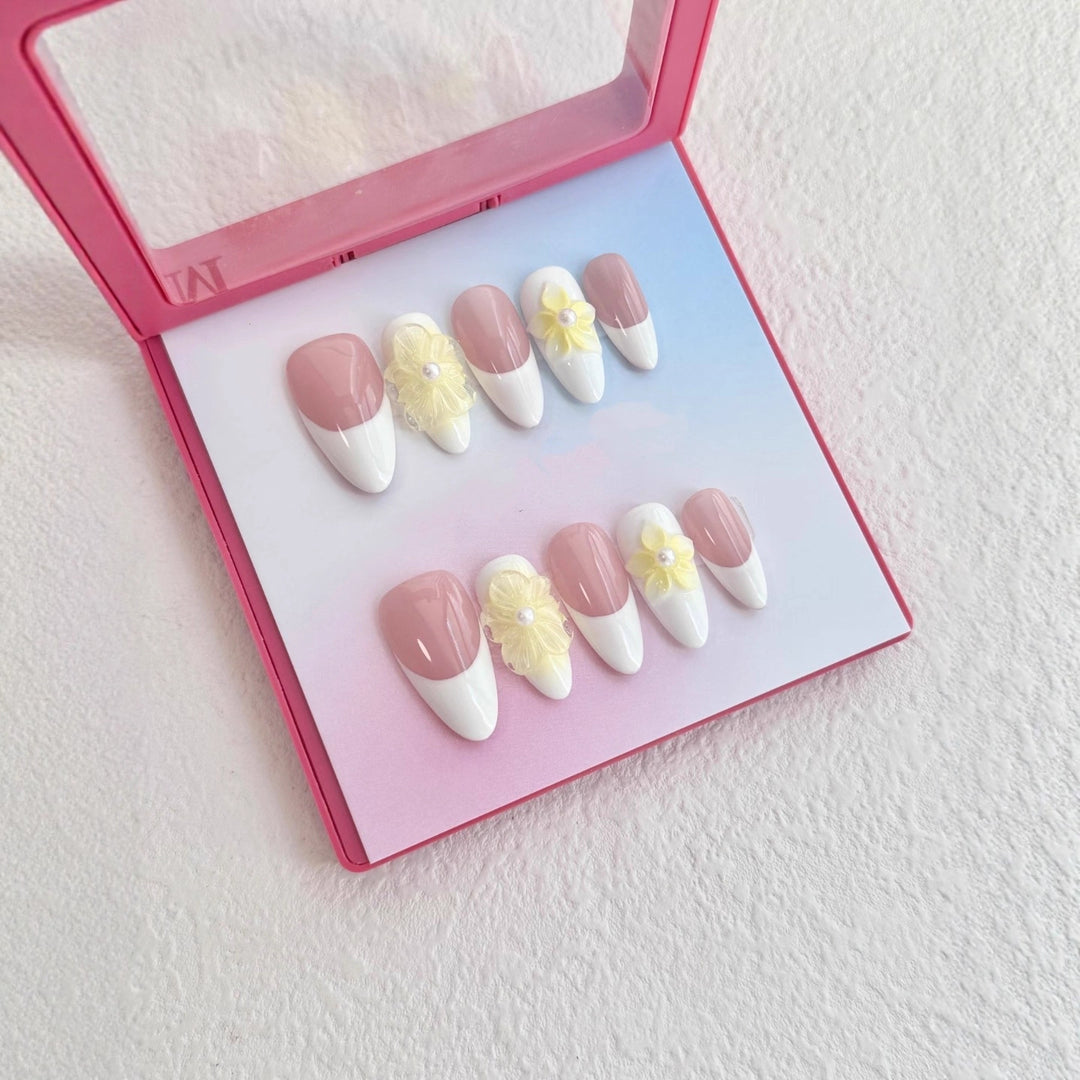 Floral Accent Press-On Nail Art Set  1791774557