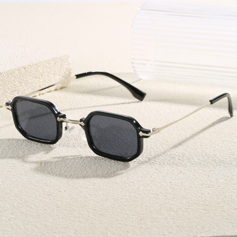 Fashionable Oversized Sunglasses in Modern Design Bowlift