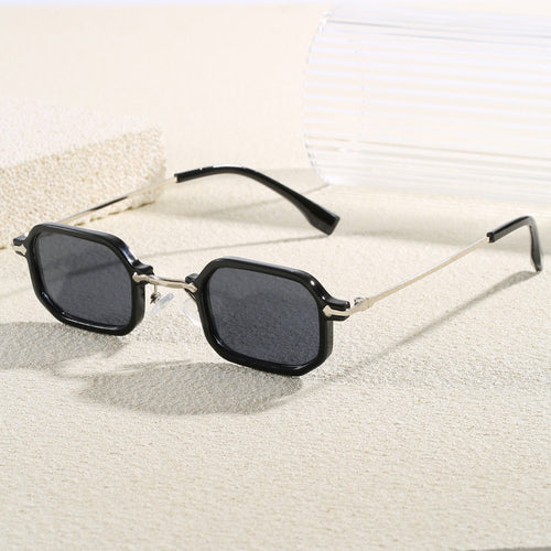 Fashionable Oversized Sunglasses in Modern Design Bowlift
