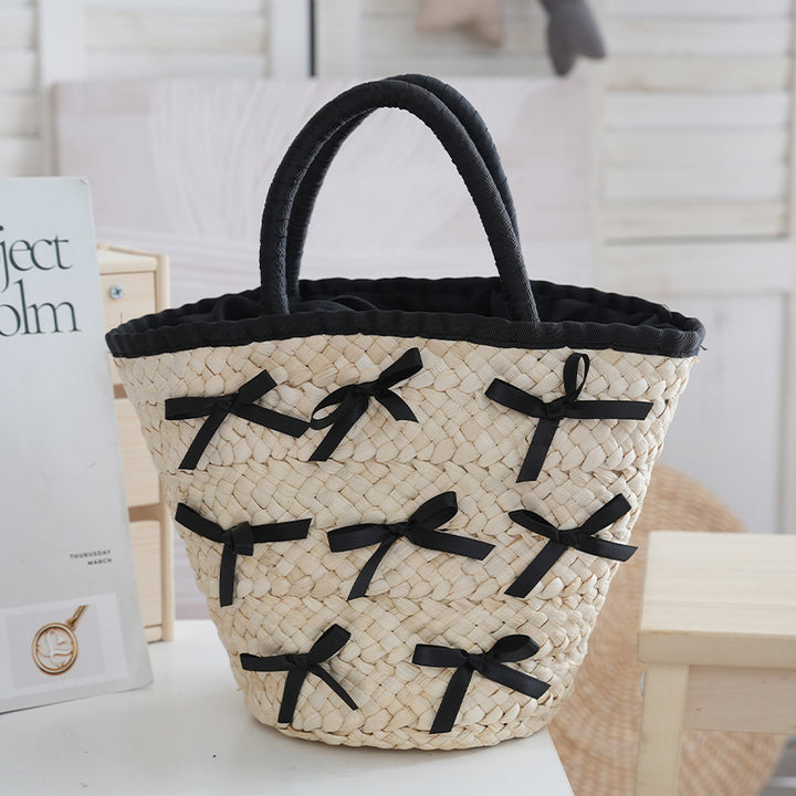Basket bag with delicate bows and padded edge Bowlift