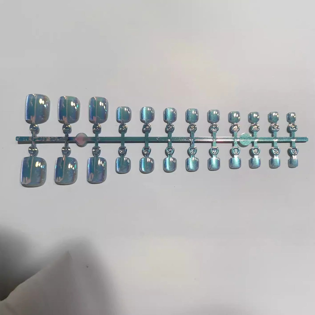 Artistic Press-On Nail Set with Iridescent Finish Bowlift