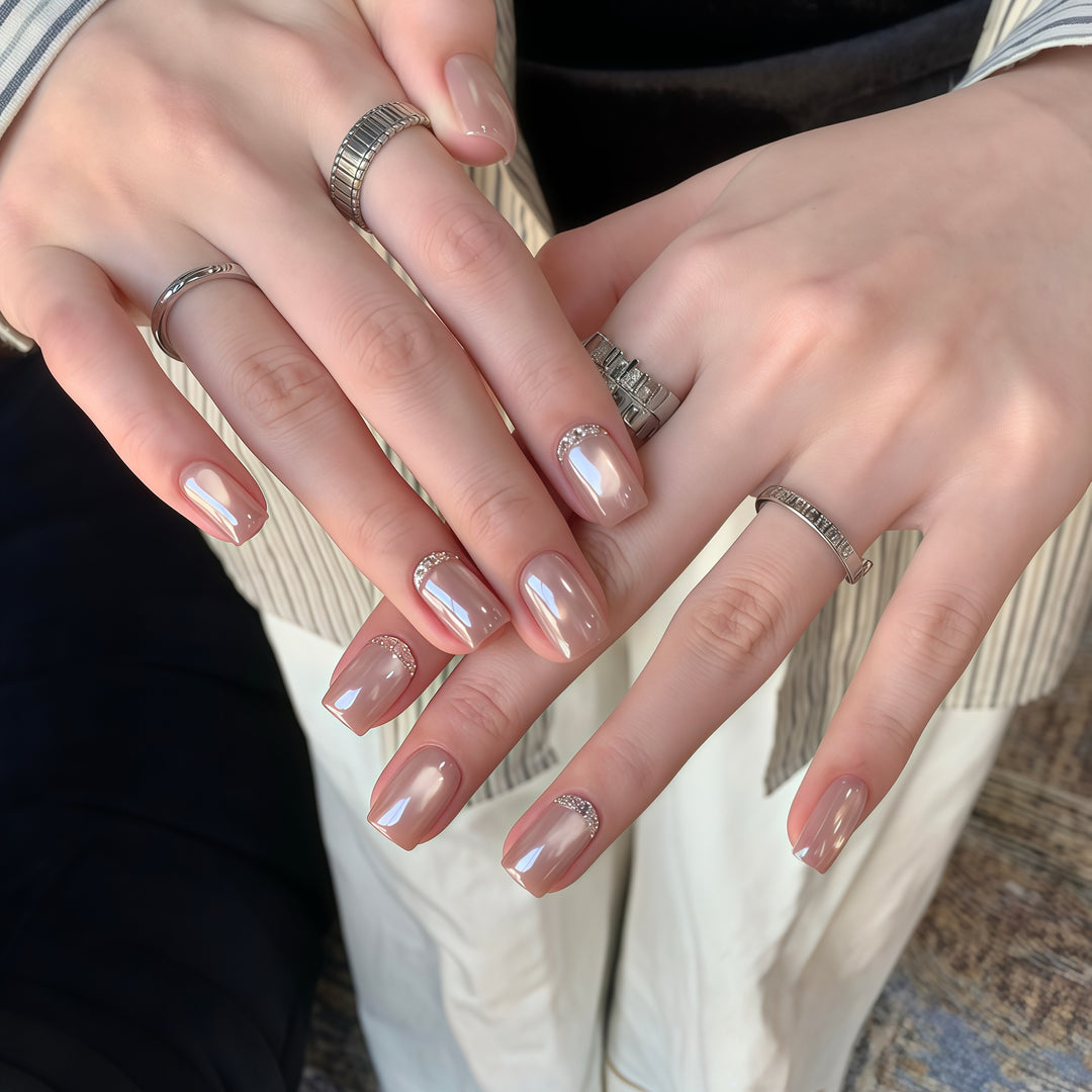 Artificials nails with precious shimmering accents Bowlift