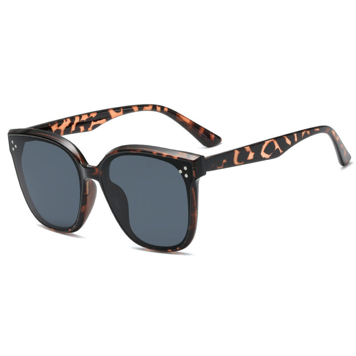 Women's square sunglasses with stylish, wide frame Bowlift
