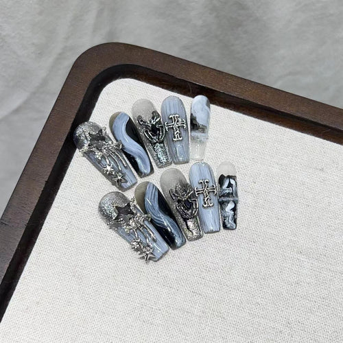 Glamorous Press-On Nail Art Set with Decorative Metallic Elements Bowlift